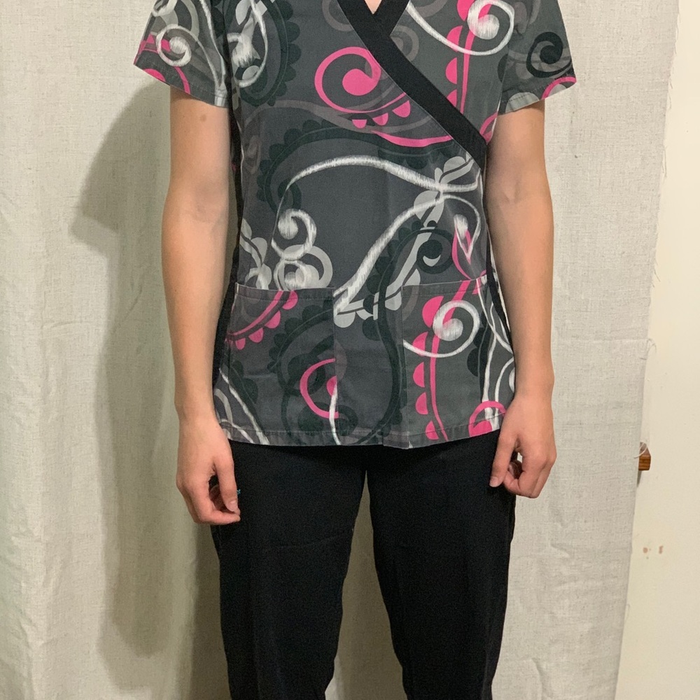 Abstract Uniform Advantage Scrub Top - Picture 2 of 2